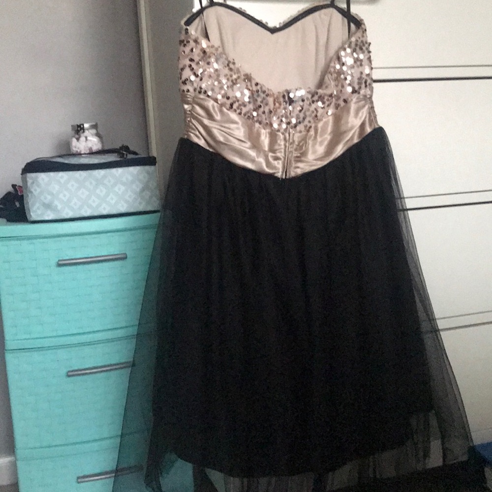 Dress - Picture 2 of 2